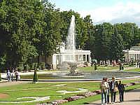 Большие партерные фонтаны в Петергофе 1024х768